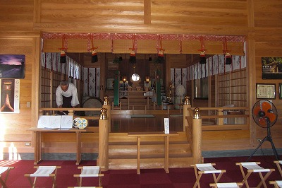 赤池神社の拝殿.jpg