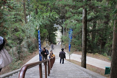 宇納間地蔵尊の階段.jpg